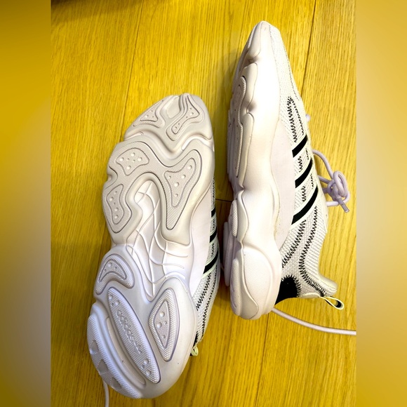 Adidas NWT Women shoe US 7.5 - Picture 5 of 6